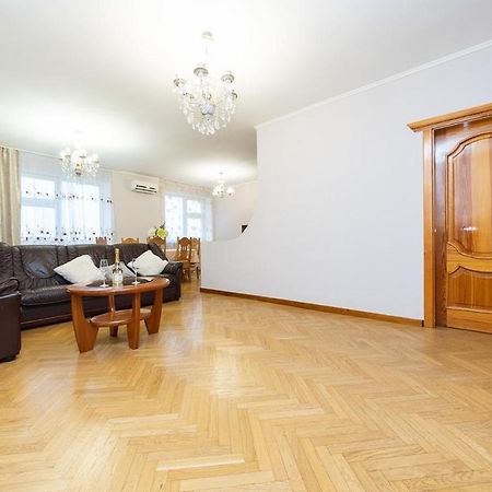 Spacious Apartments In The Center Of Obolon 2 Bedrooms Kyjev Exteriér fotografie