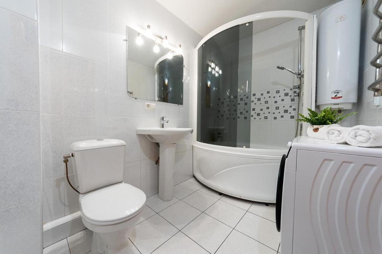 Spacious Apartments In The Center Of Obolon 2 Bedrooms Kyjev Exteriér fotografie