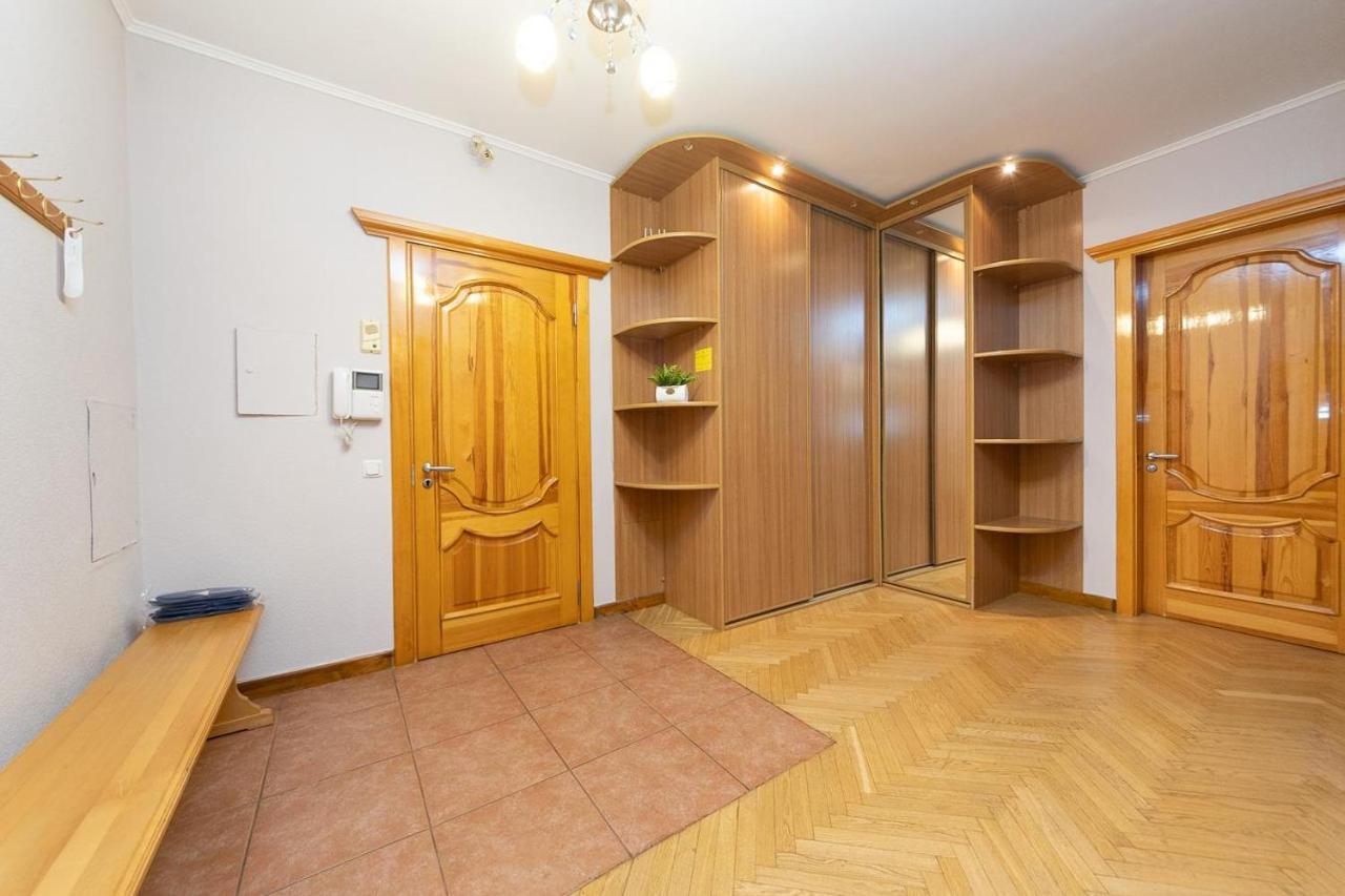 Spacious Apartments In The Center Of Obolon 2 Bedrooms Kyjev Exteriér fotografie
