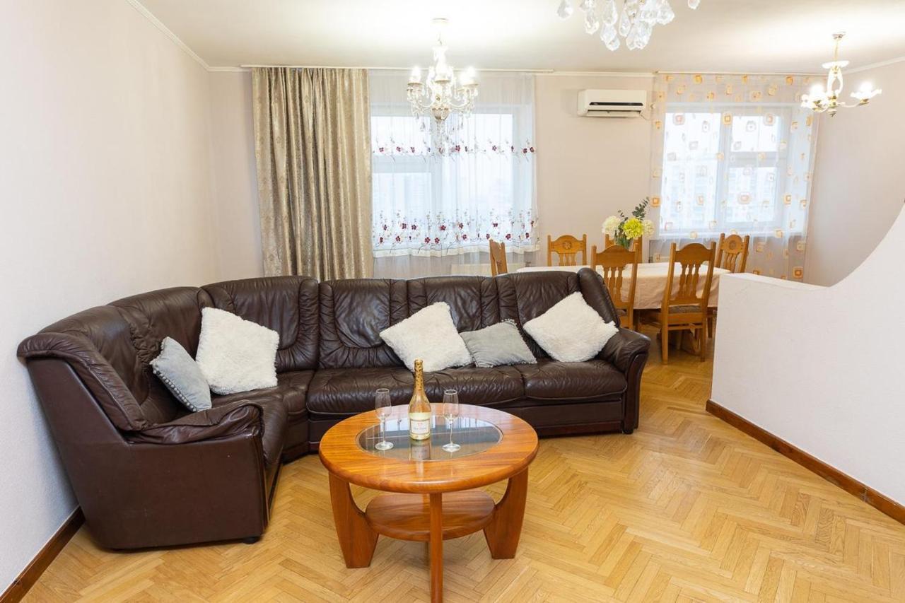 Spacious Apartments In The Center Of Obolon 2 Bedrooms Kyjev Exteriér fotografie