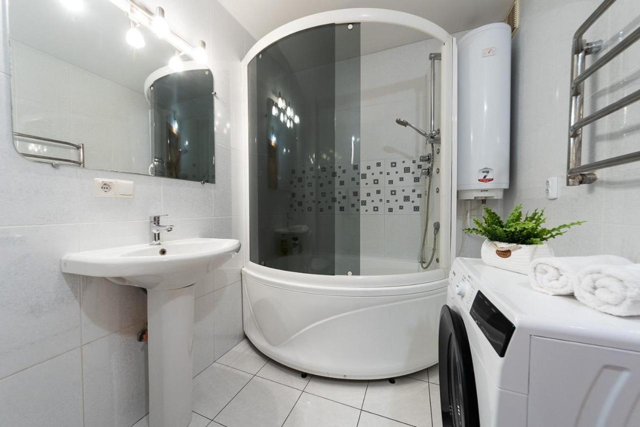 Spacious Apartments In The Center Of Obolon 2 Bedrooms Kyjev Exteriér fotografie