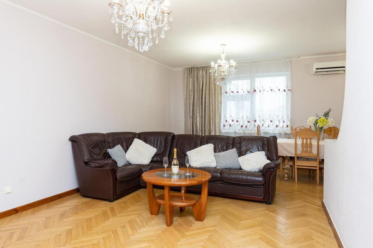 Spacious Apartments In The Center Of Obolon 2 Bedrooms Kyjev Exteriér fotografie
