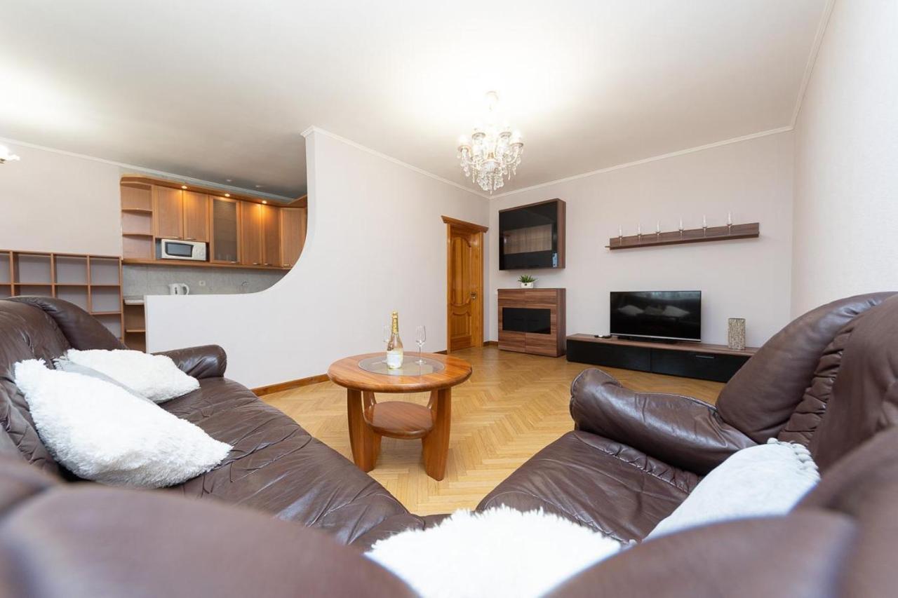 Spacious Apartments In The Center Of Obolon 2 Bedrooms Kyjev Exteriér fotografie