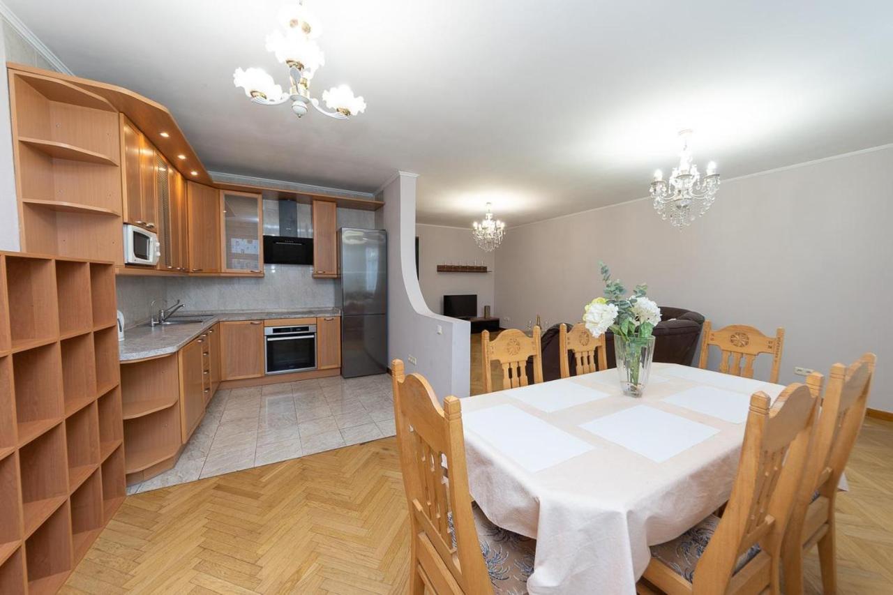 Spacious Apartments In The Center Of Obolon 2 Bedrooms Kyjev Exteriér fotografie