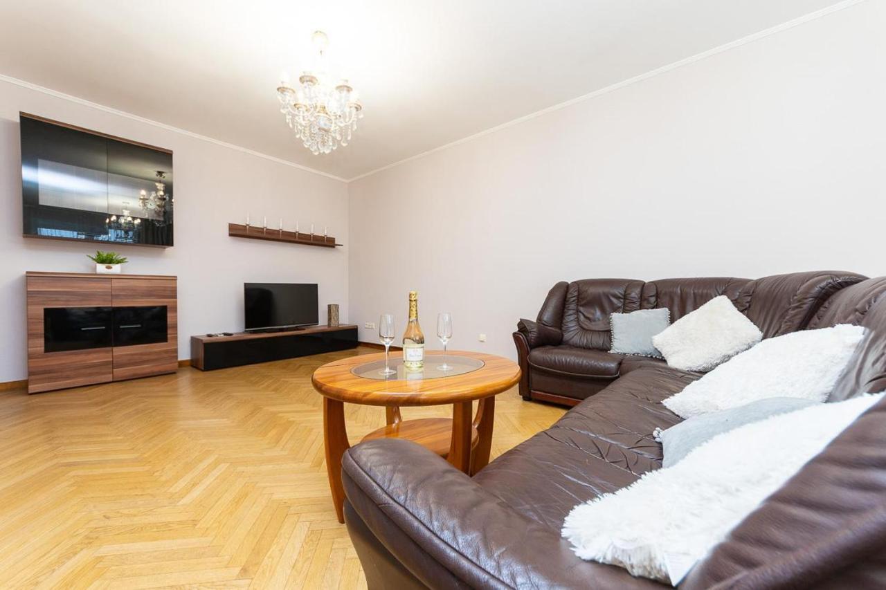 Spacious Apartments In The Center Of Obolon 2 Bedrooms Kyjev Exteriér fotografie