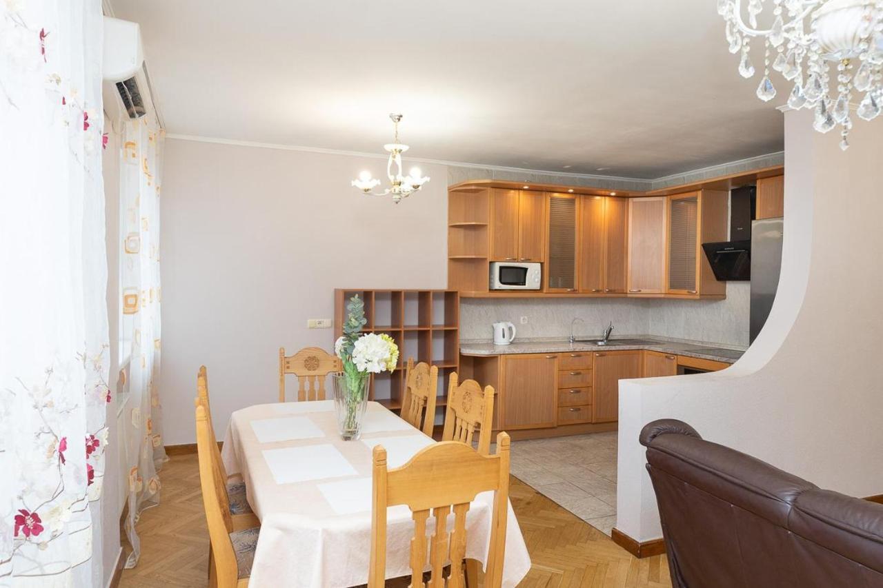 Spacious Apartments In The Center Of Obolon 2 Bedrooms Kyjev Exteriér fotografie